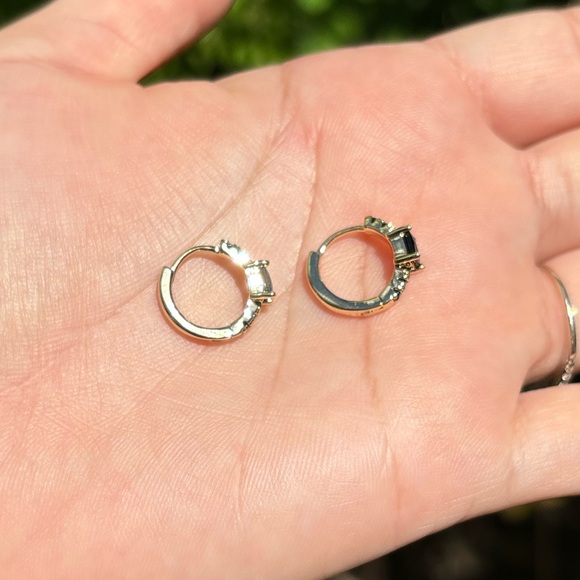 18K Gold Plated Stainless Steel Black Stone Small hoop earrings - Picture 6 of 6